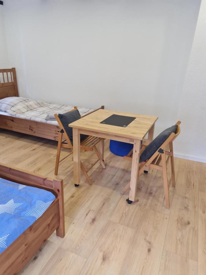 Haupt 3 Vandrarhem Eningen unter Achalm Exteriör bild