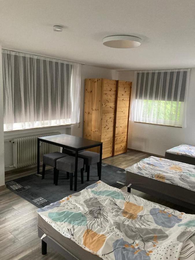 Haupt 3 Vandrarhem Eningen unter Achalm Exteriör bild